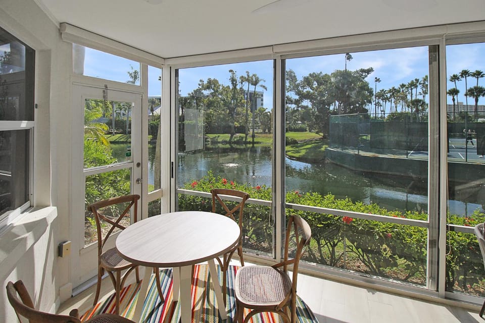 Patio, View (from property/room), Balcony/Terrace, Lake view