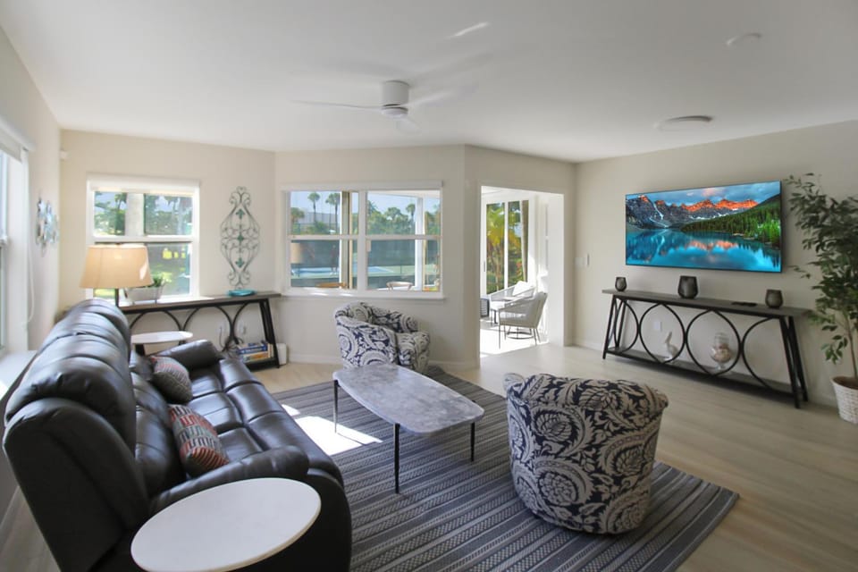 TV and multimedia, Living room, Seating area