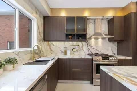 Navigate Stays Canada Luxury Hot Tub Retreat Home House in Richmond Hill