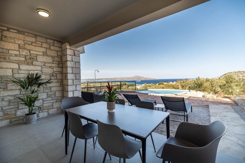 Patio, Pool view, Swimming pool
