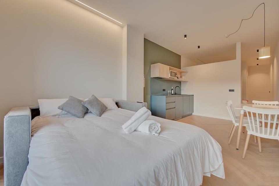 Bed, Living room