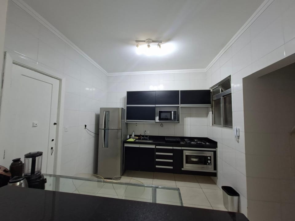 Kitchen or kitchenette, minibar, oven, stove, toaster