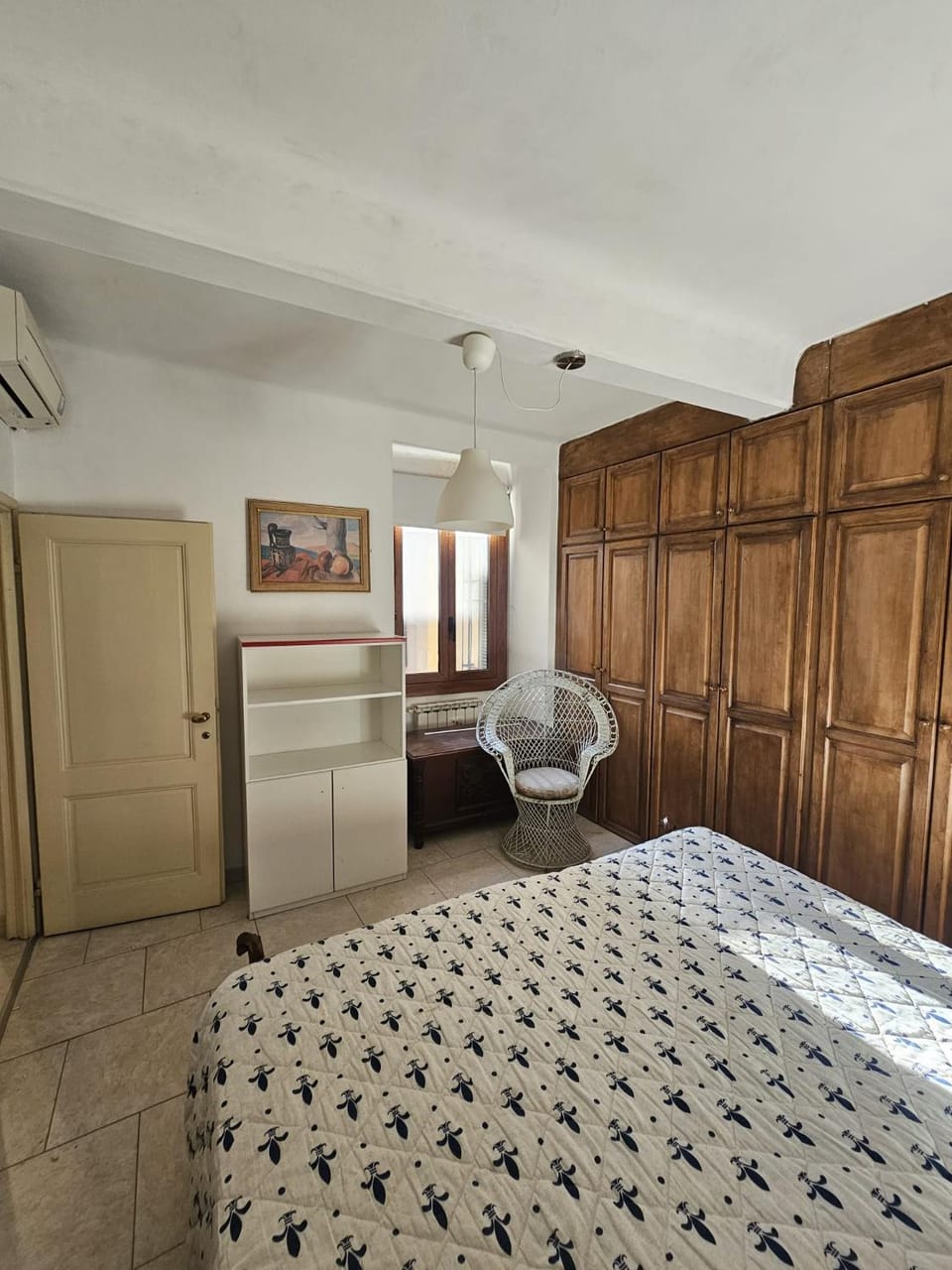 Bed, Photo of the whole room, wardrobe