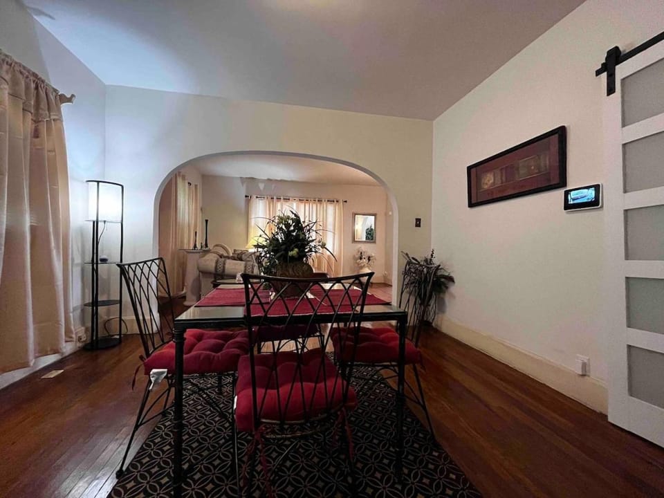 Comfortable 2-Bdrm Spacious Home with Wifi & Patio House in Indianapolis