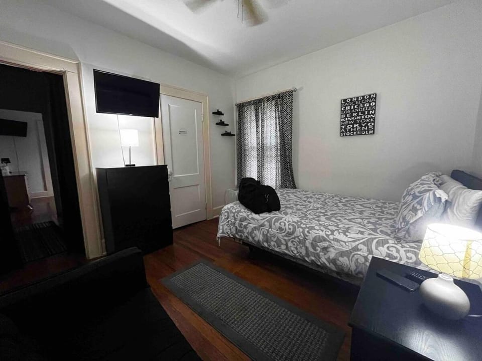 Comfortable 2-Bdrm Spacious Home with Wifi & Patio House in Indianapolis