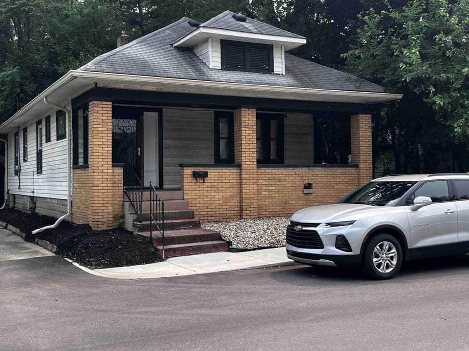 Comfortable 2-Bdrm Spacious Home with Wifi & Patio House in Indianapolis