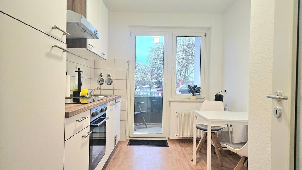 Kitchen or kitchenette, Dining area, stove