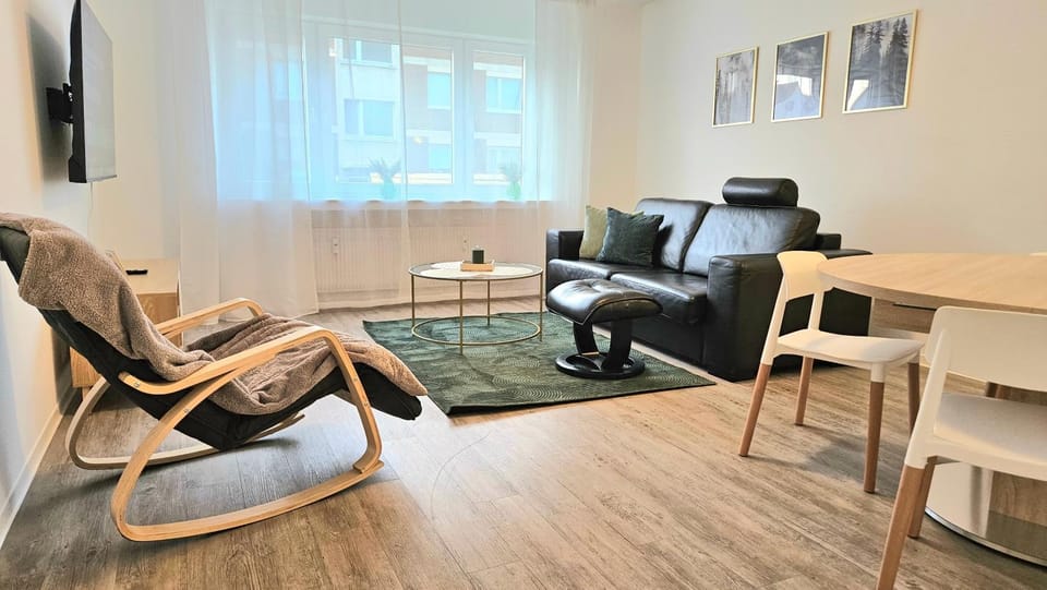 Communal lounge/ TV room, TV and multimedia, Living room, Dining area