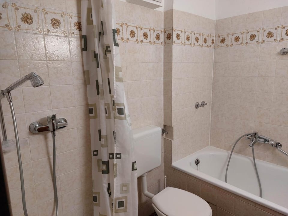 Bathroom, Living room
