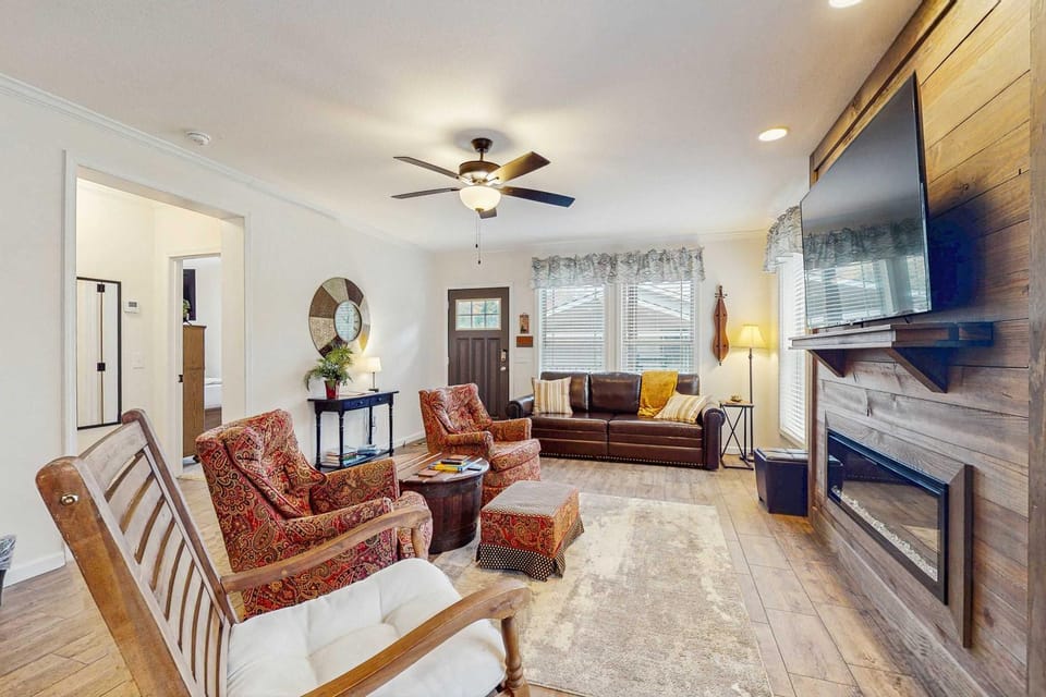 Cozy Downtown Cabin with Grill and Free Local Tickets Cabin in Gatlinburg