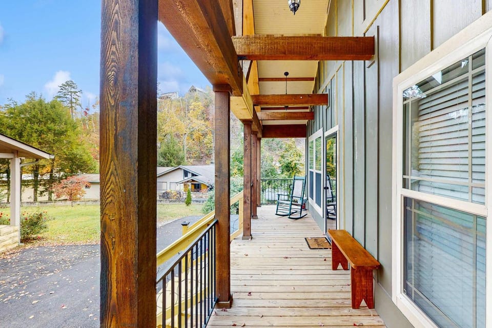 Cozy Downtown Cabin with Grill and Free Local Tickets Cabin in Gatlinburg