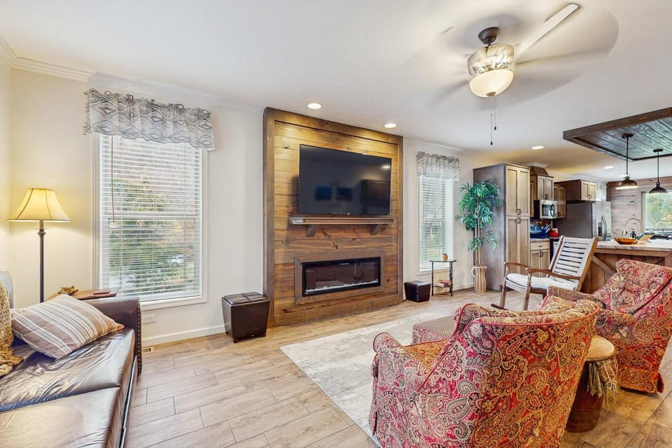 Cozy Downtown Cabin with Grill and Free Local Tickets Cabin in Gatlinburg