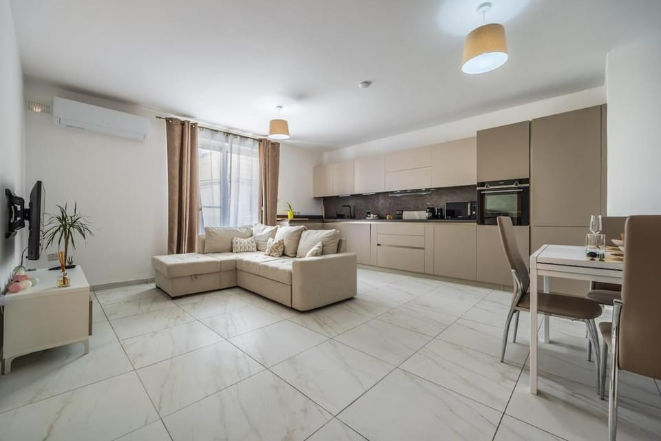 Kitchen or kitchenette, Photo of the whole room, Seating area