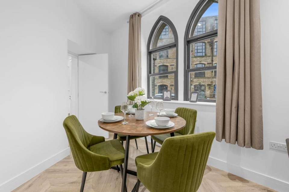 2 Bed Huddersfield Cottage with Free Parking House in Huddersfield