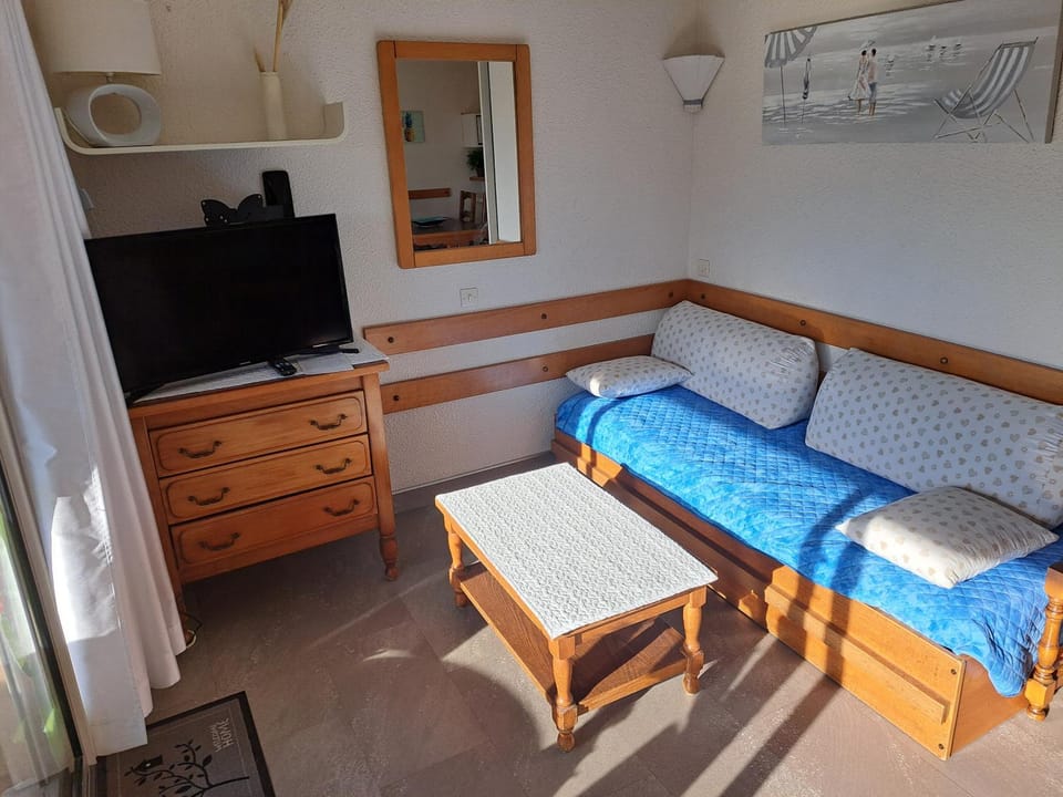 Alhambra, studio pour 4 personnes avec parking, piscine, clim Apartment in Agde