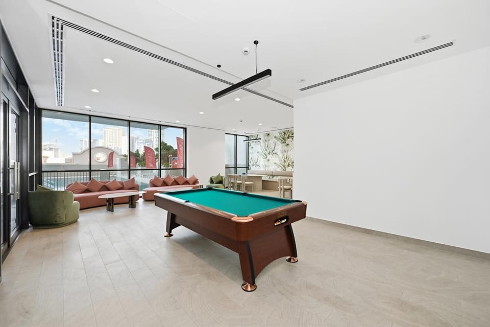 Billiard, Game Room
