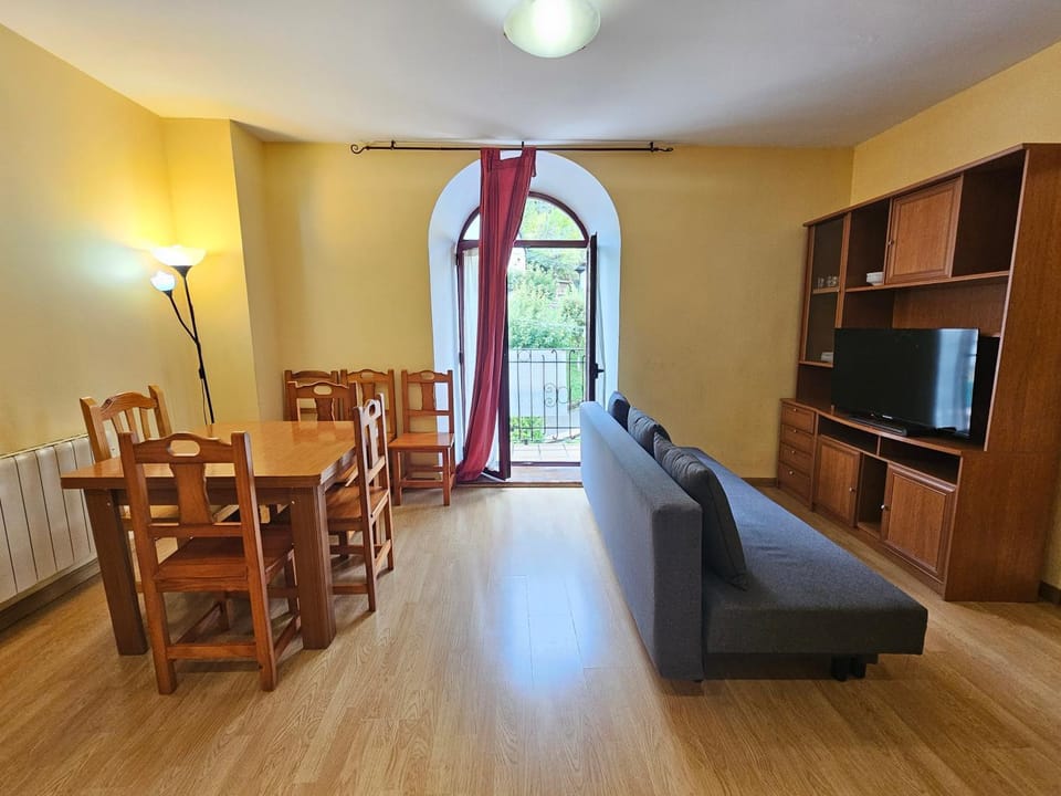 TV and multimedia, Living room, Dining area