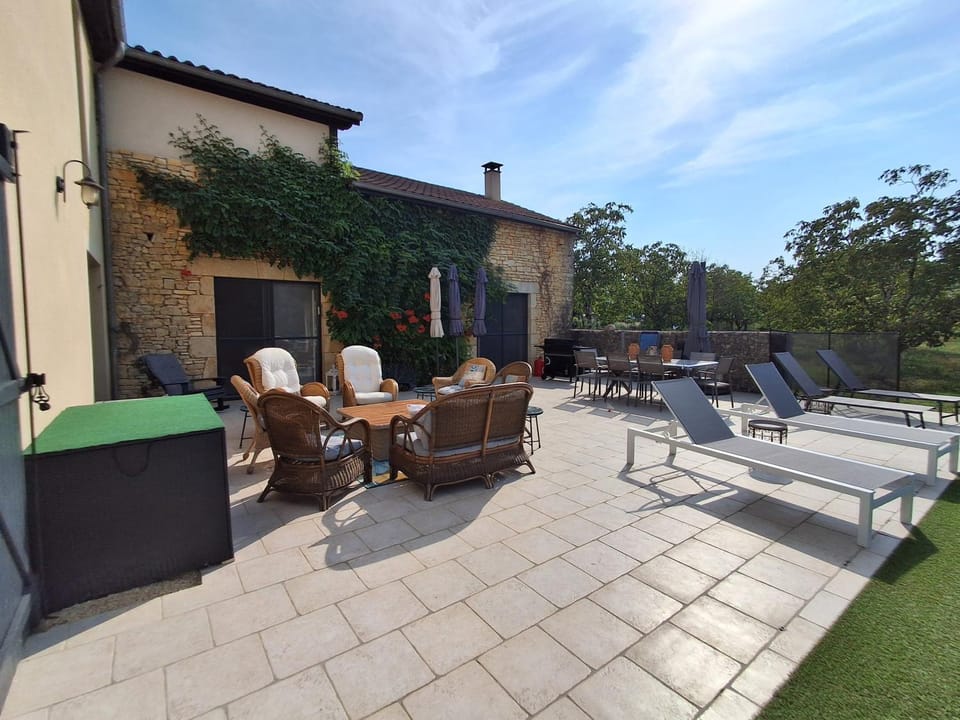 La Noyeraie Villa in Nouvelle-Aquitaine