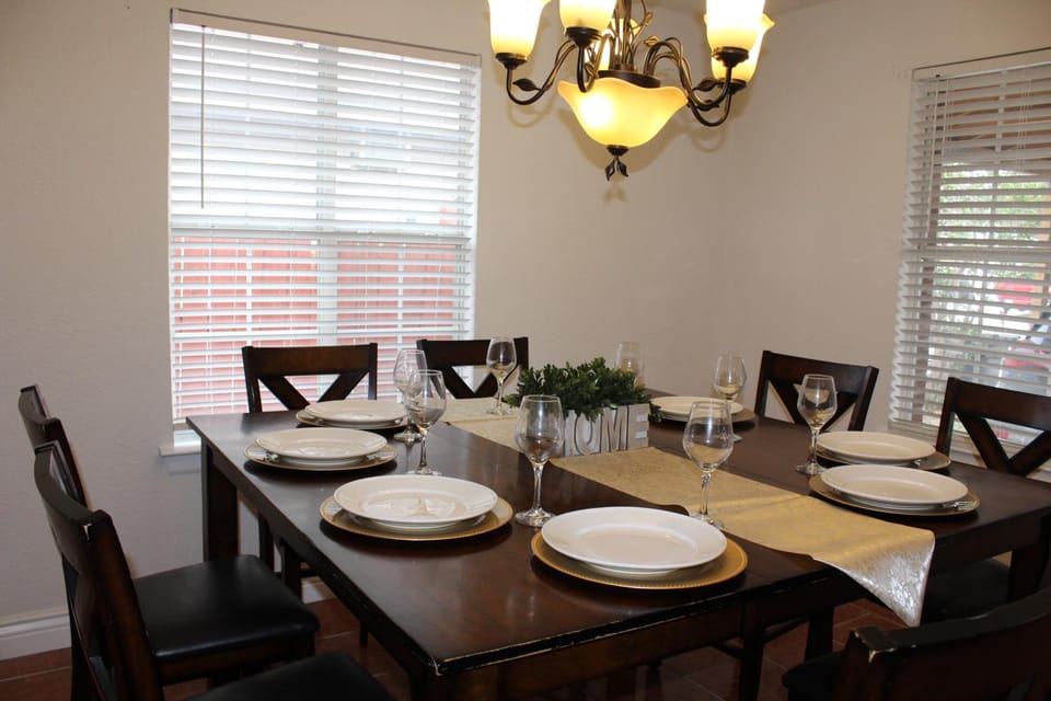 Seating area, Dining area