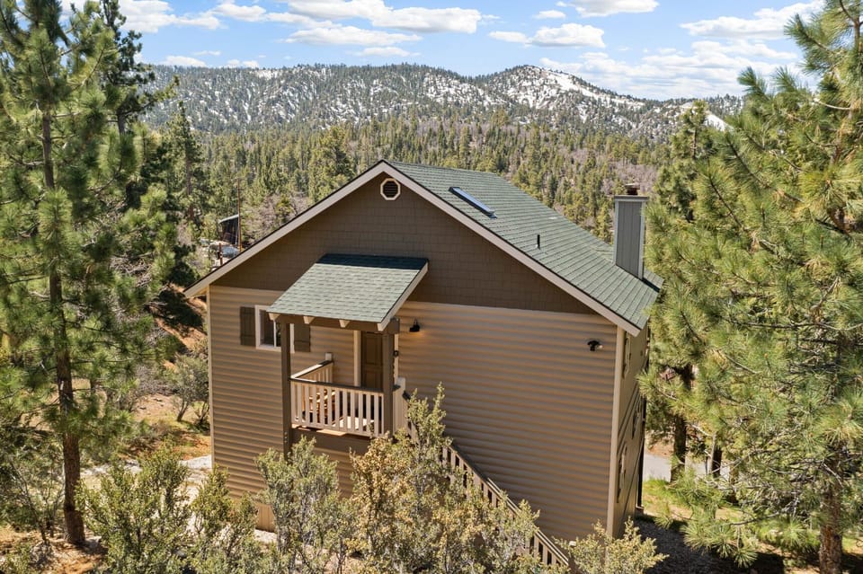 Property building, Spring, Day, Natural landscape, Mountain view