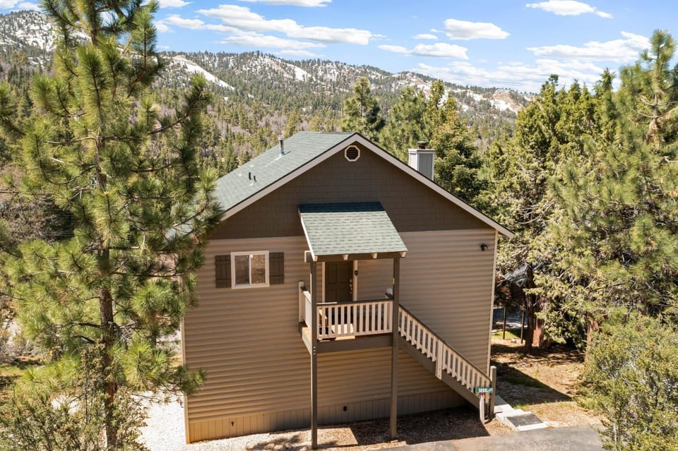 Property building, Spring, Day, Natural landscape, Mountain view