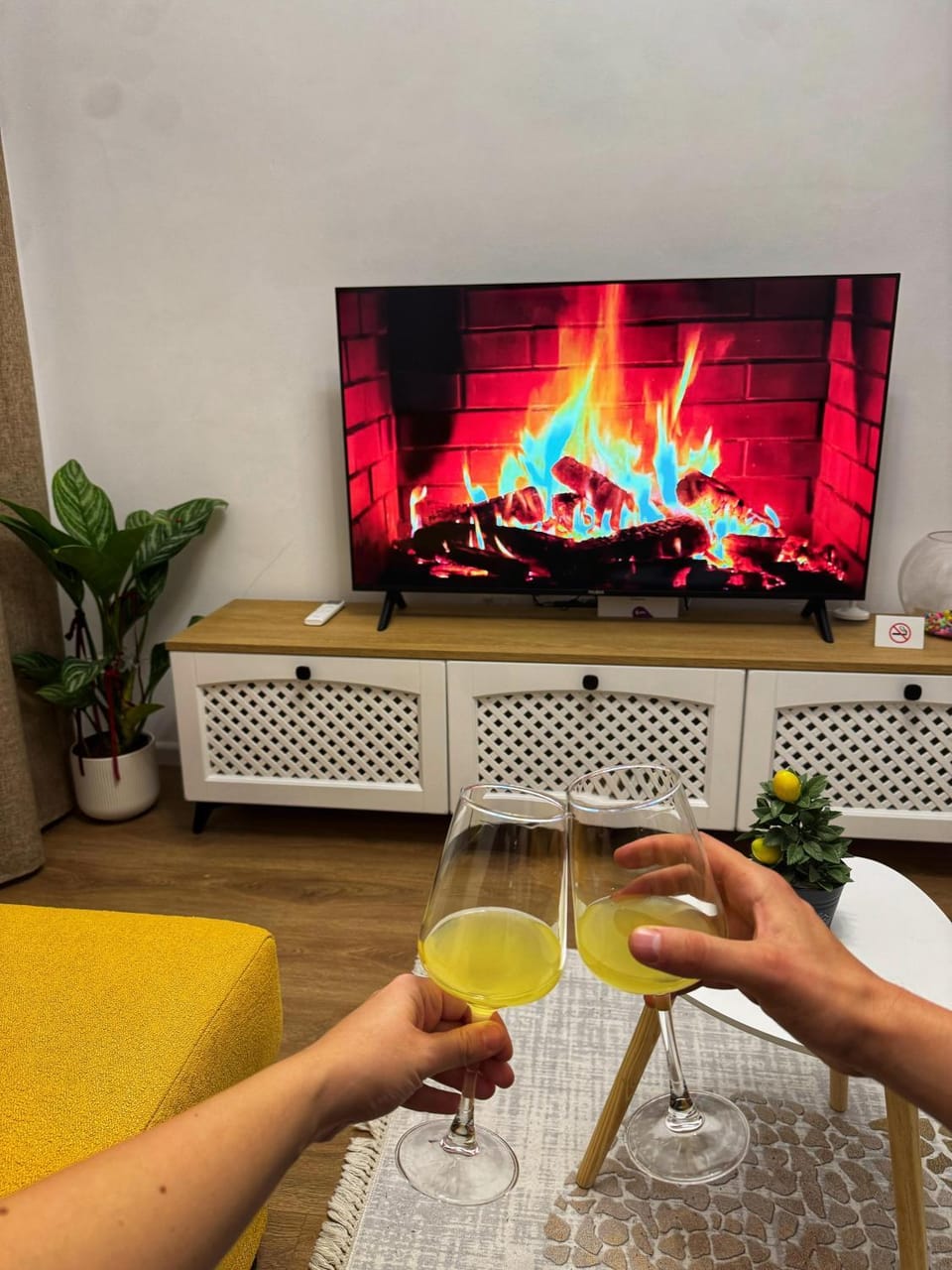 TV and multimedia, Living room, Food and drinks, Drinks