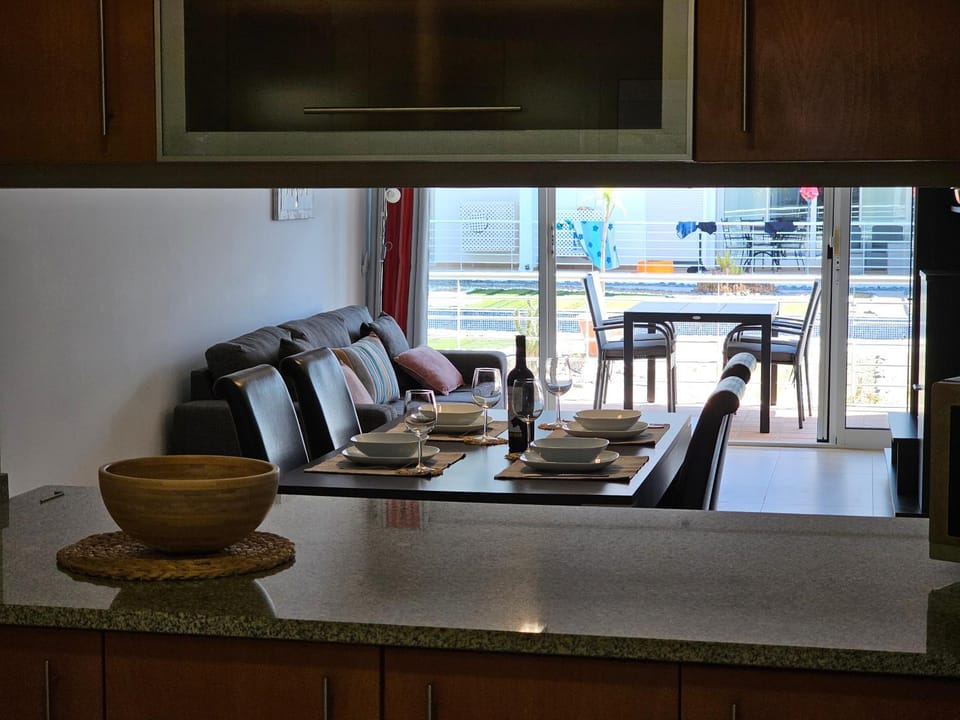 Kitchen or kitchenette, Living room, Seating area, Dining area