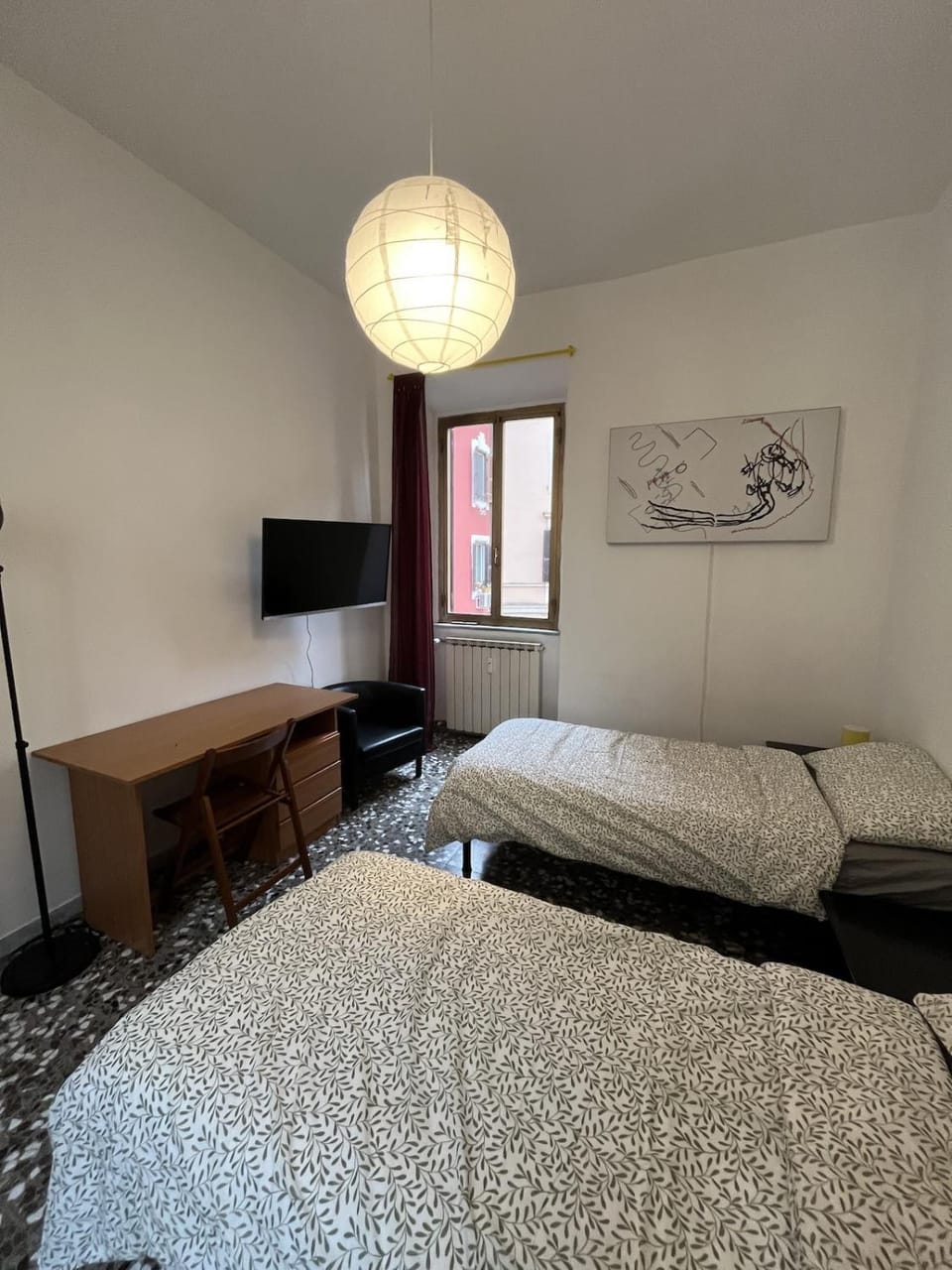 Photo of the whole room, Bedroom