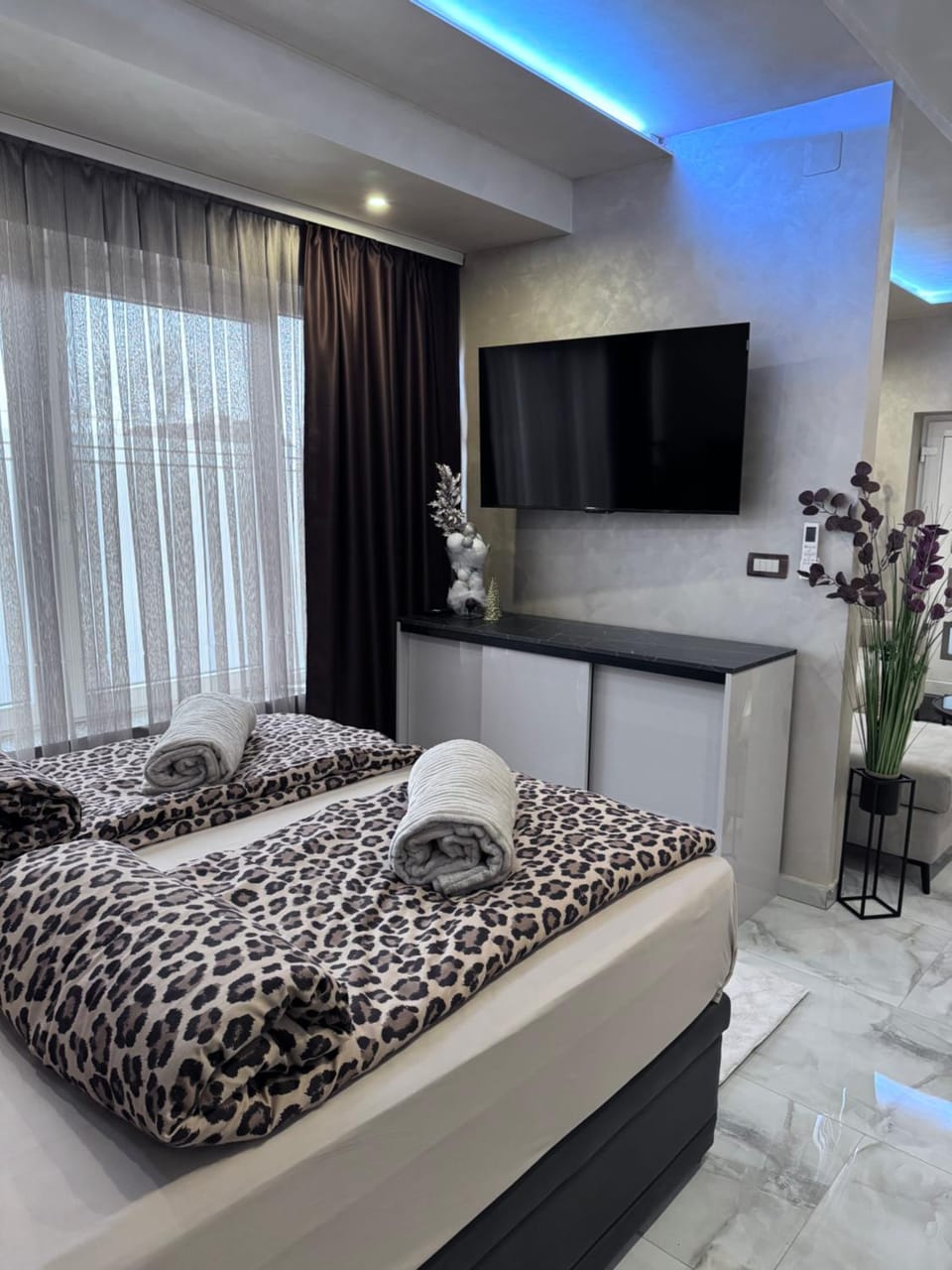 Bed, TV and multimedia, Evening entertainment