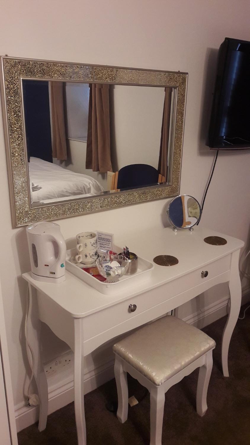 Bed And Blueberry Two Bed Suite for 2,3, 4 people OWN FACILITIES Bed and Breakfast in Douglas