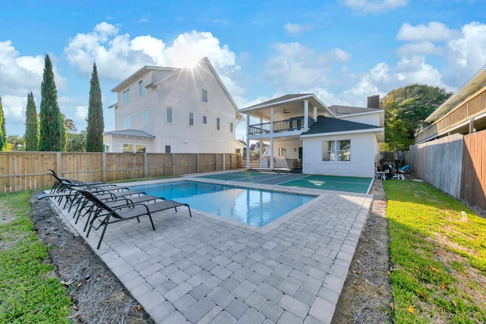 Book Me Baby! Coastal Cove in Crystal Beach House in Destin