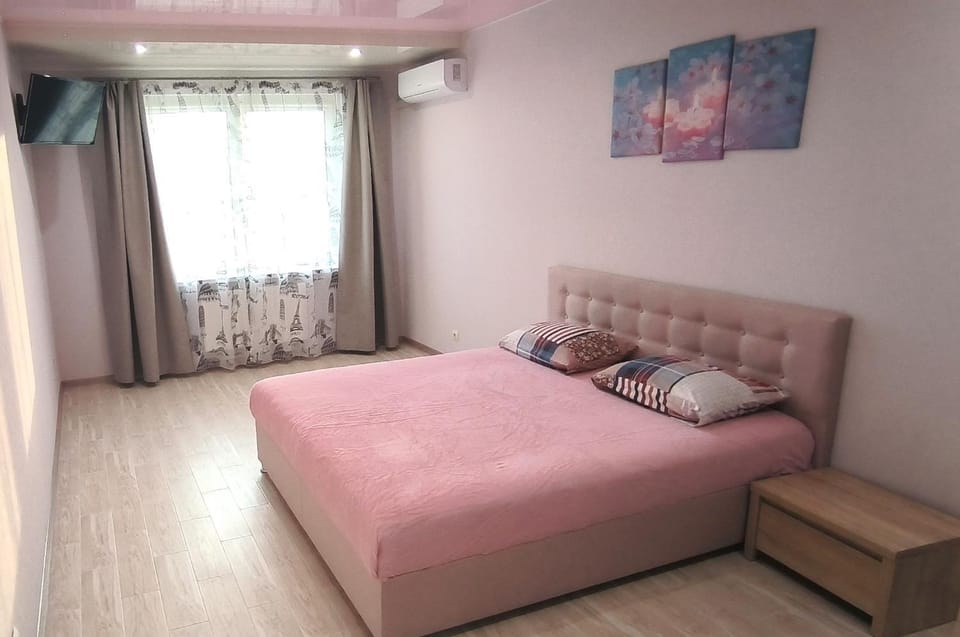 Bed, TV and multimedia, Bedroom, air conditioner, air conditioner