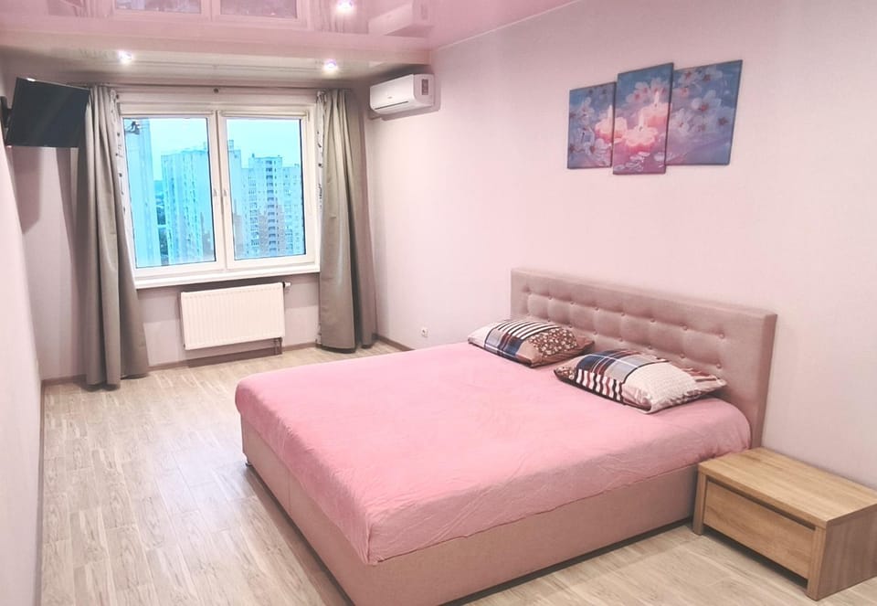 TV and multimedia, View (from property/room), Bedroom, City view, air conditioner, air conditioner