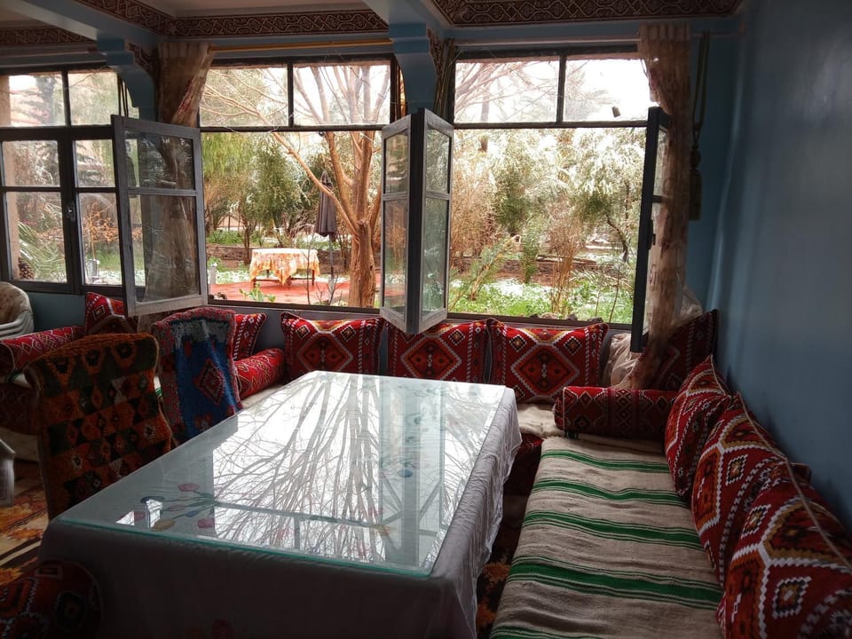 Garden, Living room, Seating area, Garden view