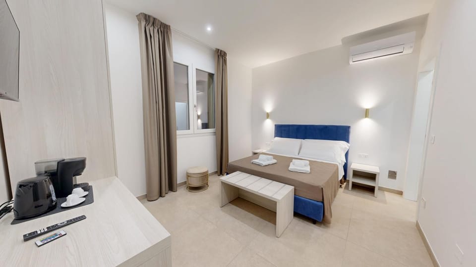 Bedroom, air conditioner
