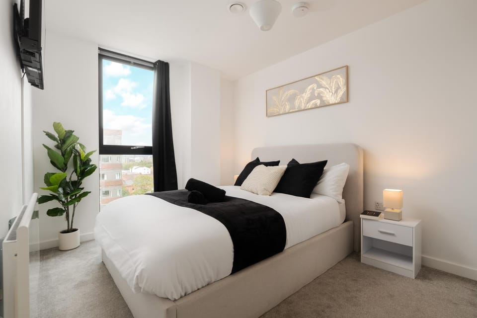 2 Bedroom - Old Trafford - Balcony - Free Parking Apartment in Stretford