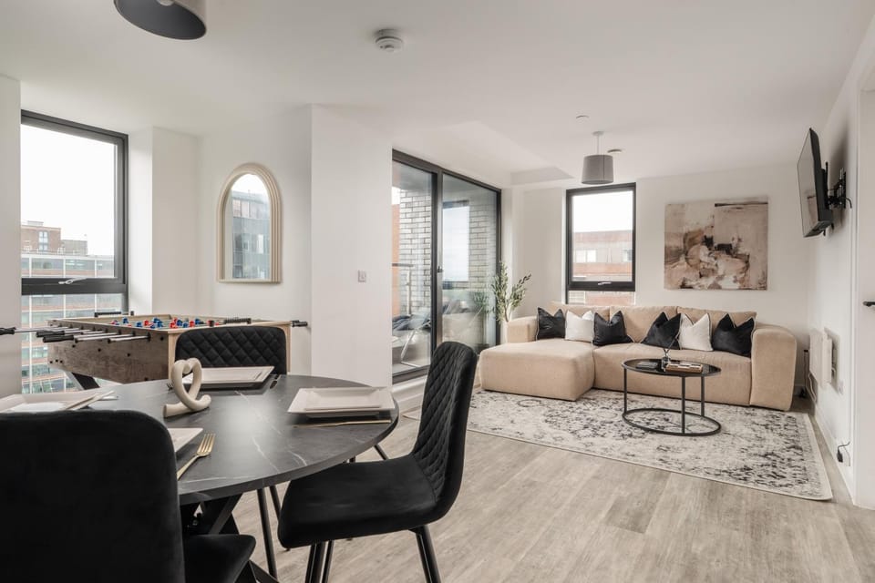 2 Bedroom - Old Trafford - Balcony - Free Parking Apartment in Stretford
