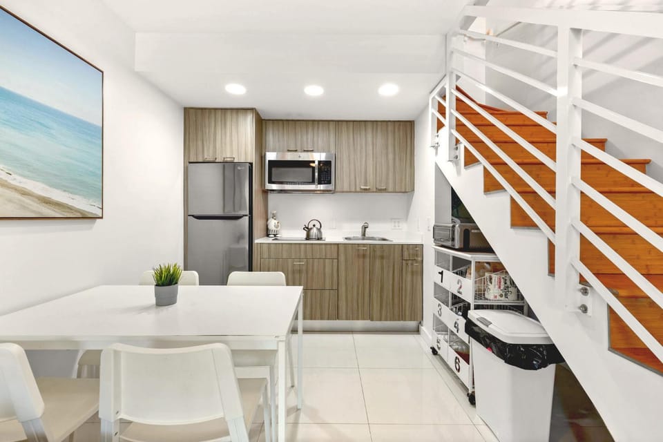 Dining area, kitchen