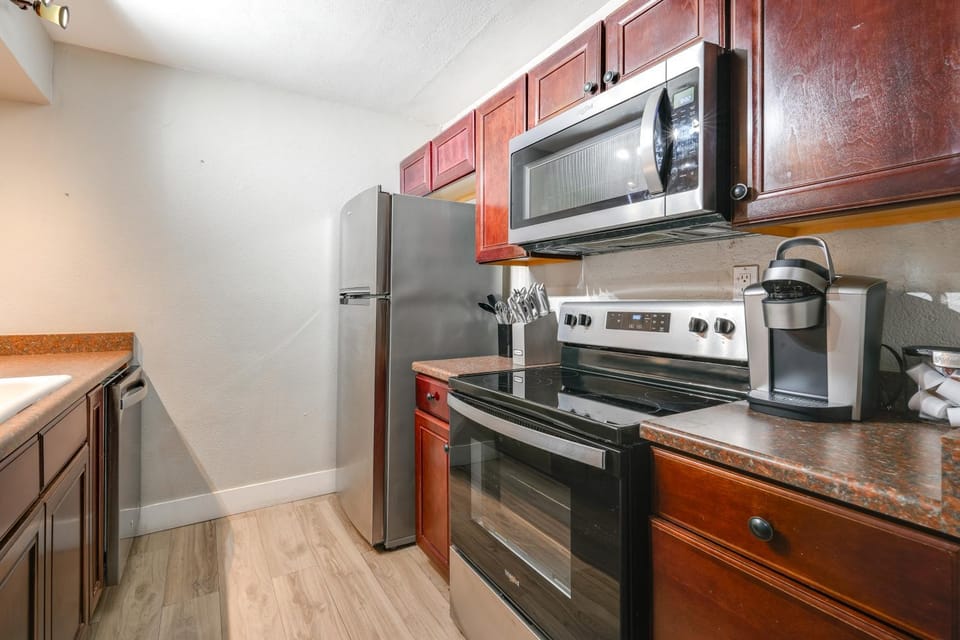 Community Perks! Walkable Old Town Condo w/ Patio House in Scottsdale