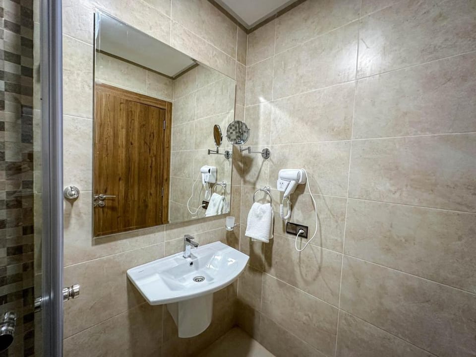 Well equipped luxury apartment in centre marrakech ctm aeroport train medina Apartment in Marrakesh