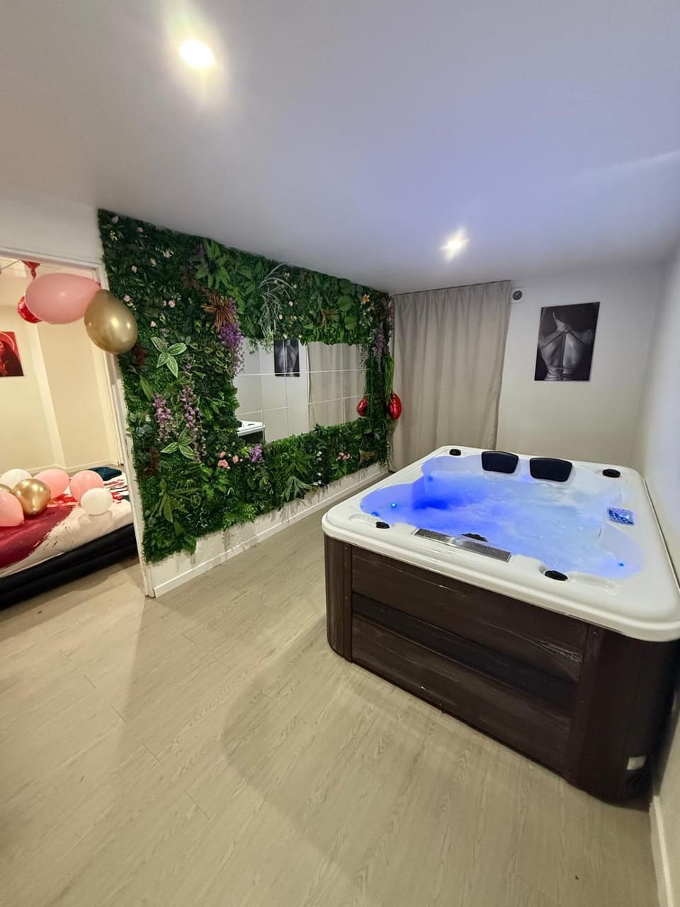 Love Room Joya Apartment in Île-de-France