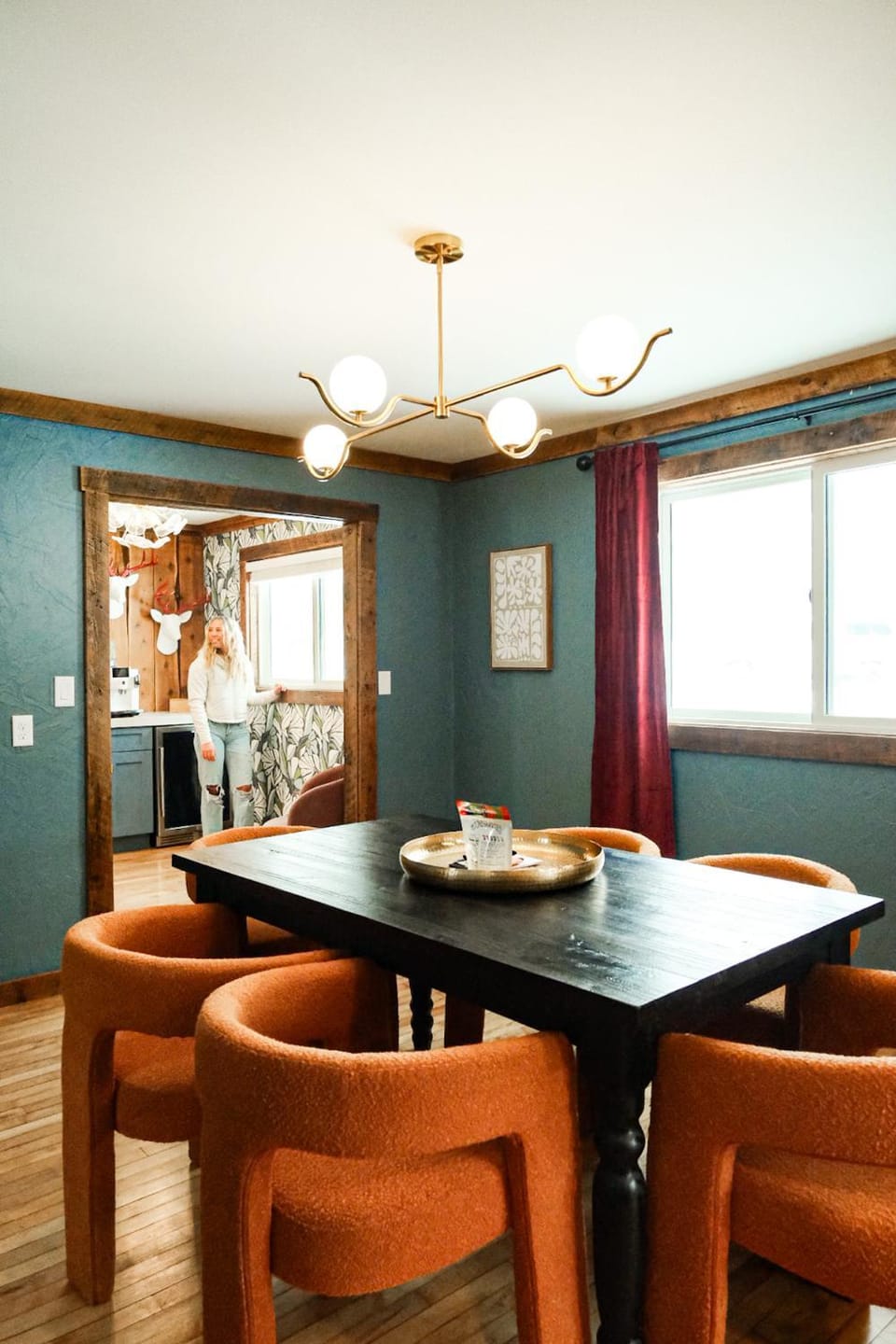Seating area, Dining area