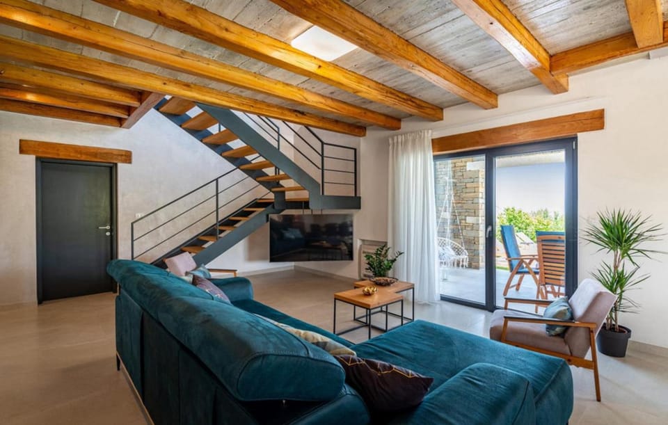 Communal lounge/ TV room, Living room