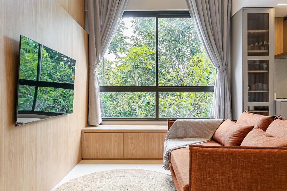 Communal lounge/ TV room, TV and multimedia, Living room, Garden view
