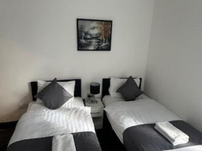 the pine lodge Bed and Breakfast in Hounslow