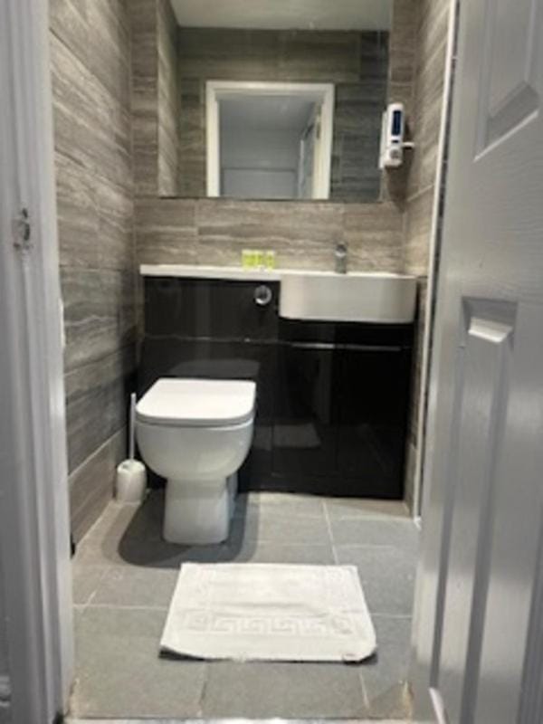 the pine lodge Bed and Breakfast in Hounslow