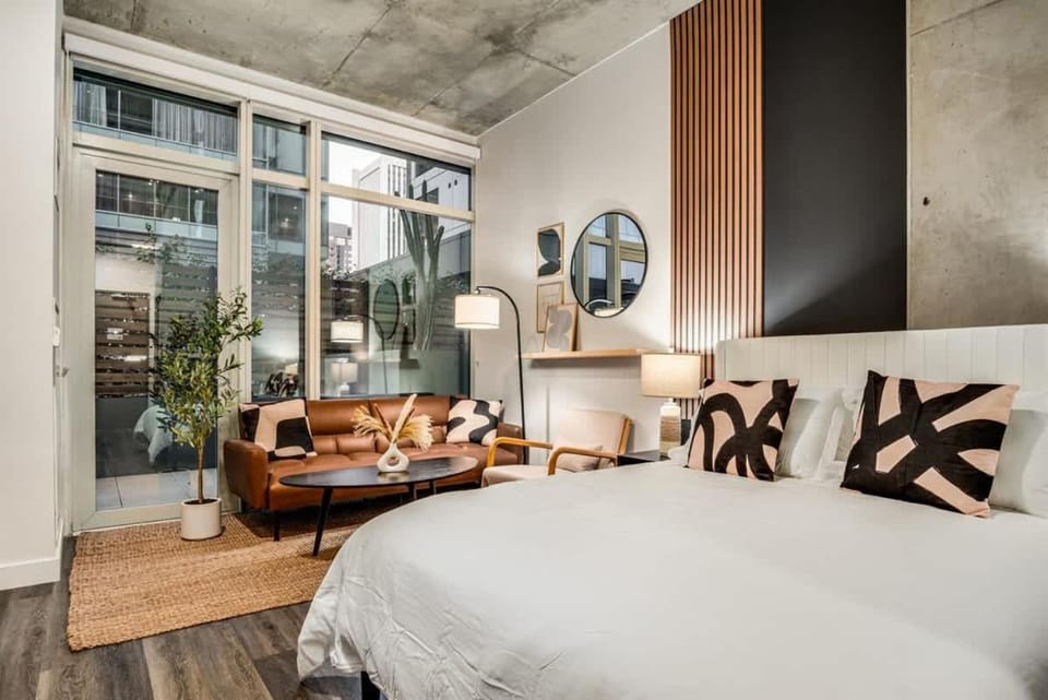 Boulevard Stays Downtown Urban STU Pool Parking Gym Apartment in Phoenix