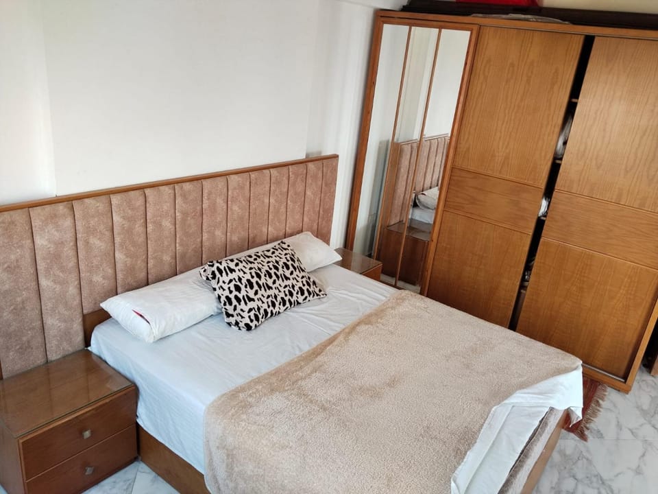 Apartment for rent in alex mahatah alraml alazarita محطه الرمل مكتبه اسكندريه فيو بحر Apartment in Alexandria