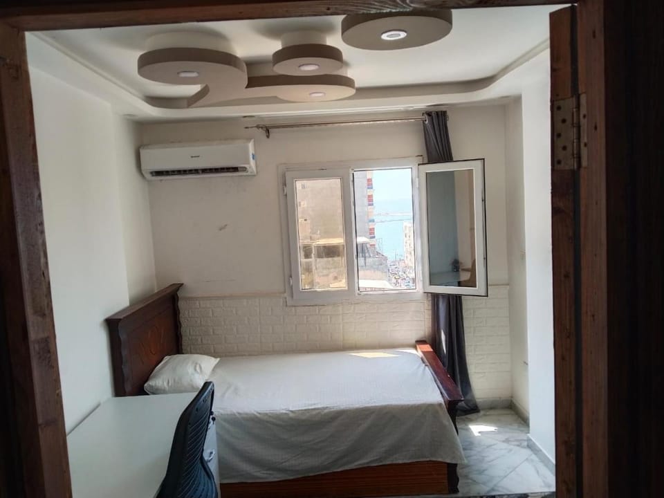 Apartment for rent in alex mahatah alraml alazarita محطه الرمل مكتبه اسكندريه فيو بحر Apartment in Alexandria