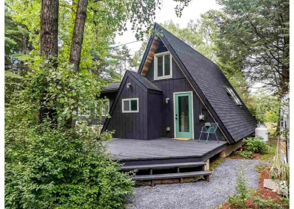 Modern A-Frame Cabin with Loft, Firepit and Grill Cabin in Capital District, NY, USA